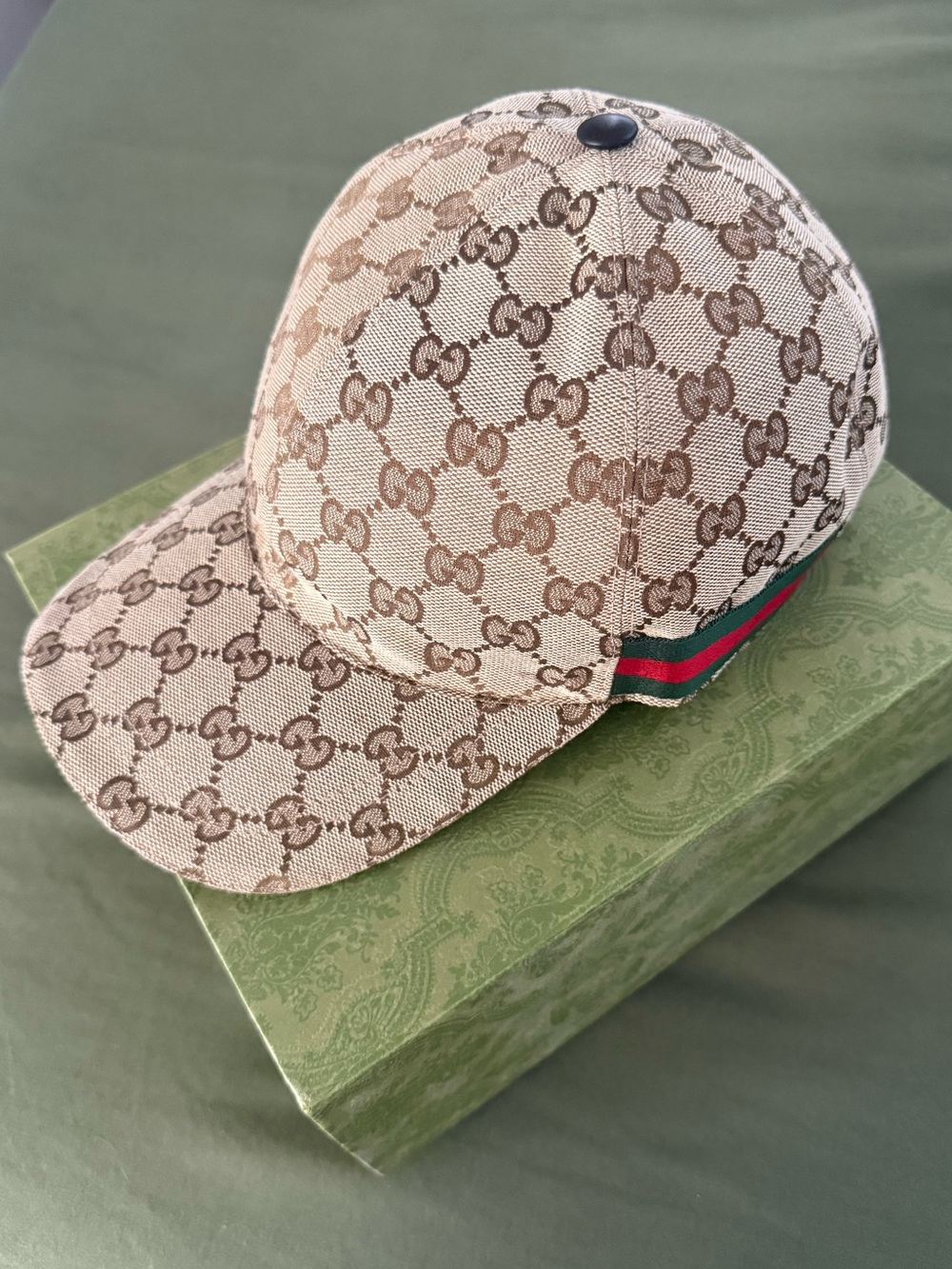 GUCCI hat